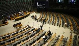 Congresso: base aliada defende permanência de Temer, oposição pede saída